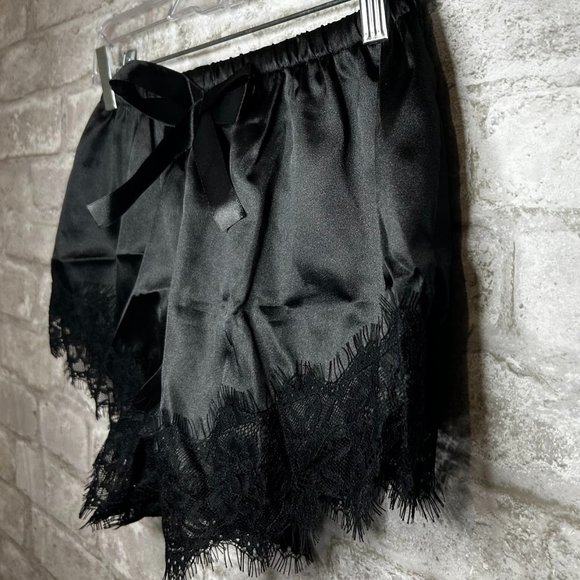 Elegant Black Lace Pajama Set - Picture 9 of 12